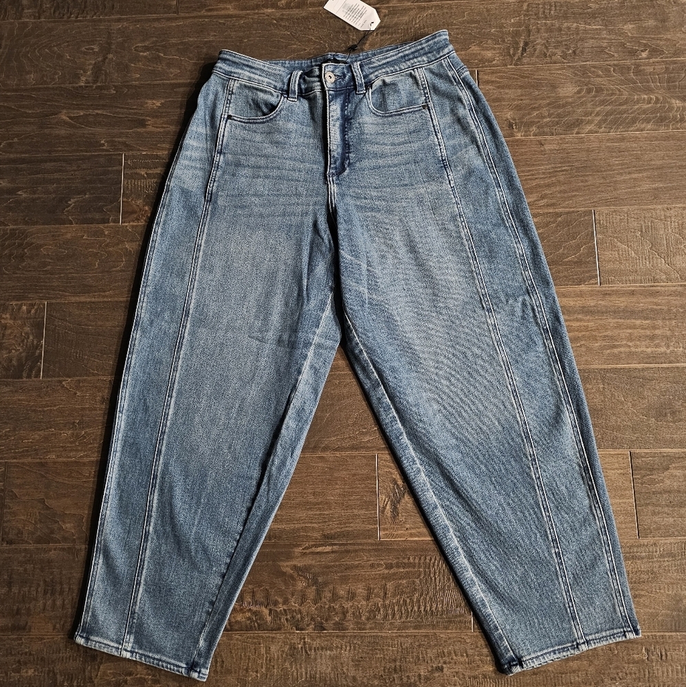 New Universal Standard Women's Dakota Twisted Leg Jeans size 10